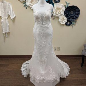 Low Cut Fit and Flare Sample Size 16 Wedding Dress Lace Ivory Beaded 12 14 Gown